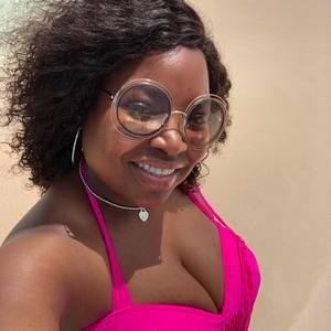 Meet your Posher, Dina